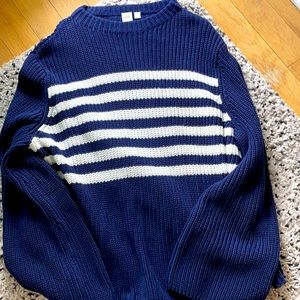 Never worn Gap Navy Sweater